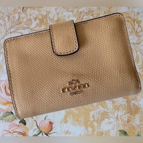 Coach Beige Medium Corner Zip Wallet - Picture 1 of 13